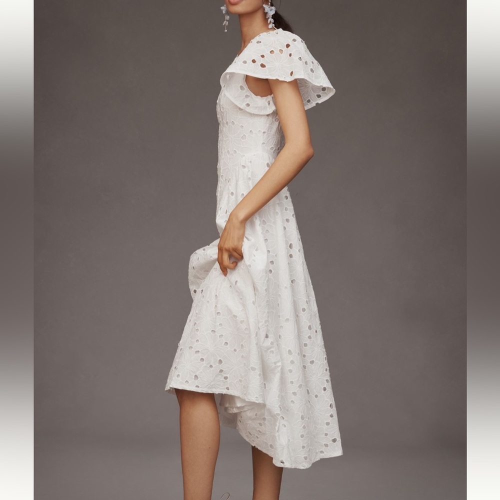 Extro&Vert Ada Flutter-Sleeve Broderie
Midi Dress - Picture 4 of 13